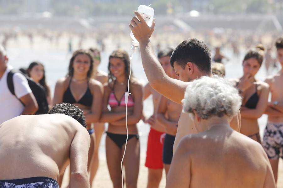 Un vallisoletano rescatado del mar en la playa de Gijón