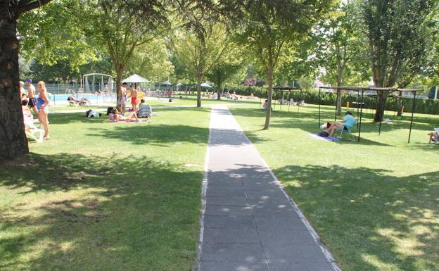 Las rampas de las piscinas salvan desniveles en el acceso a los recintos