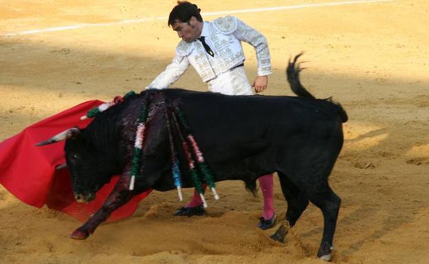 La terna sale a hombros en la corrida de la feria de Cuéllar