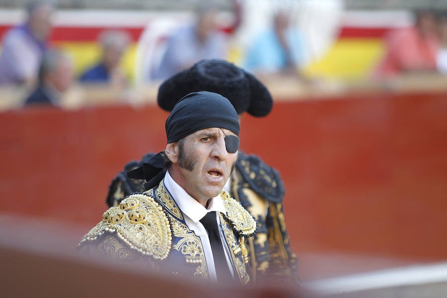 Juan Jose Padilla se despide de la plaza de toros de Palencia