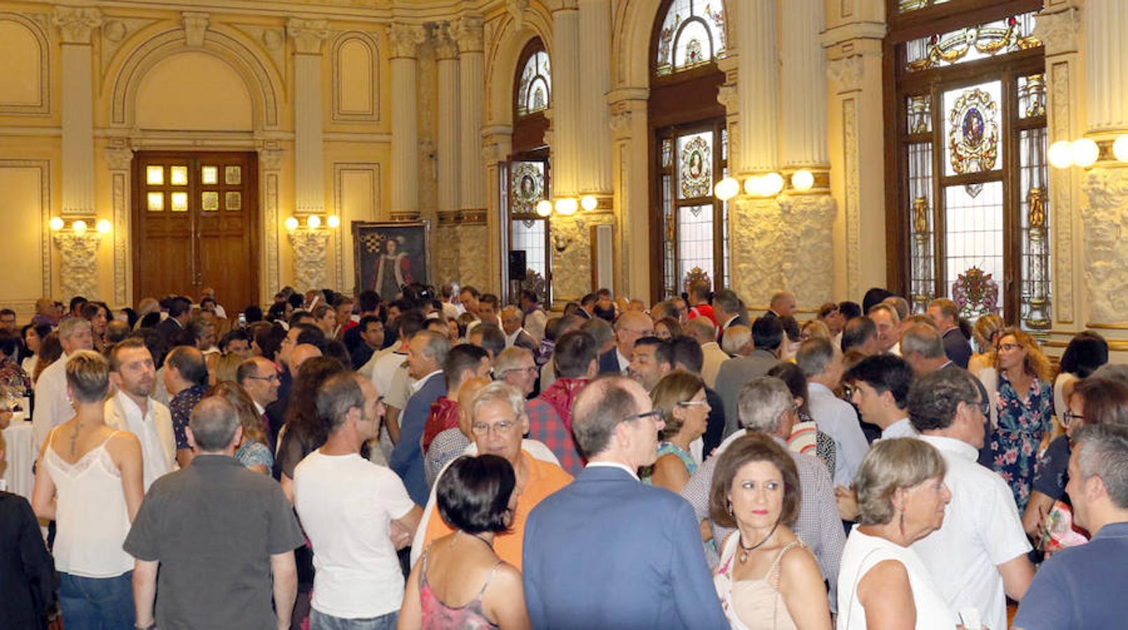 Asistentes al pregón de Pérez Gellida en el Ayuntamiento de Valladolid