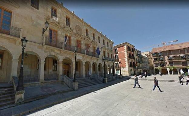 El Ayuntamiento de Soria pone en marcha una campaña para limpiar chicles