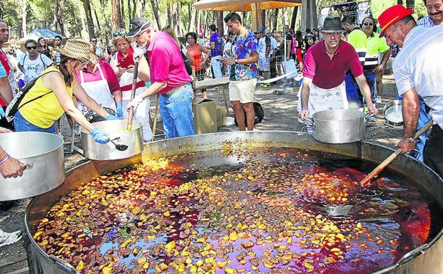 5.000 raciones de carne de toro con patatas para celebrar el Día de las Peñas en Laguna