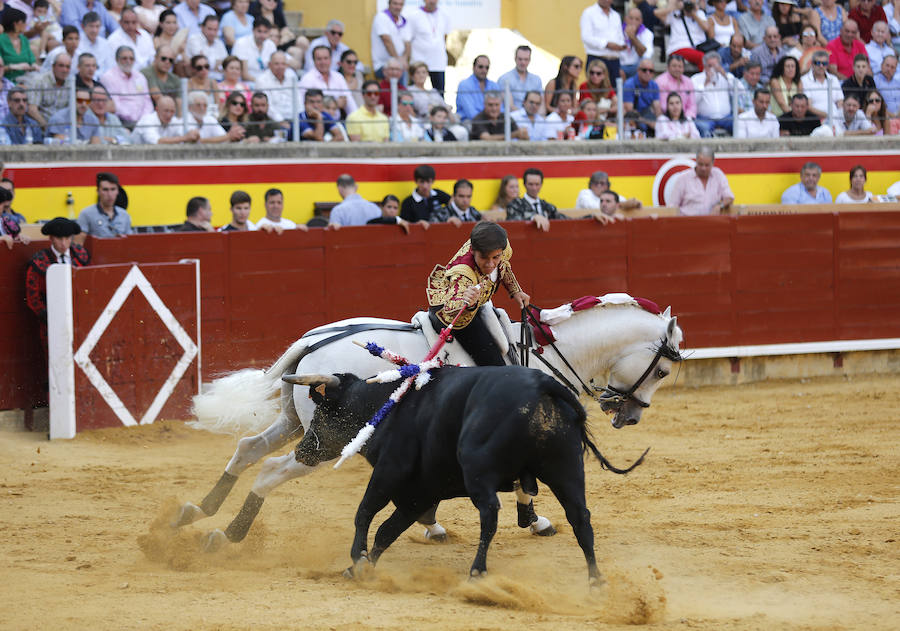 Los Rejoneadores salen por la Puerta Grande