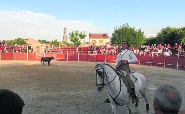 Una chocolatada pone el broche a las fiestas de San Miguel del Arroyo