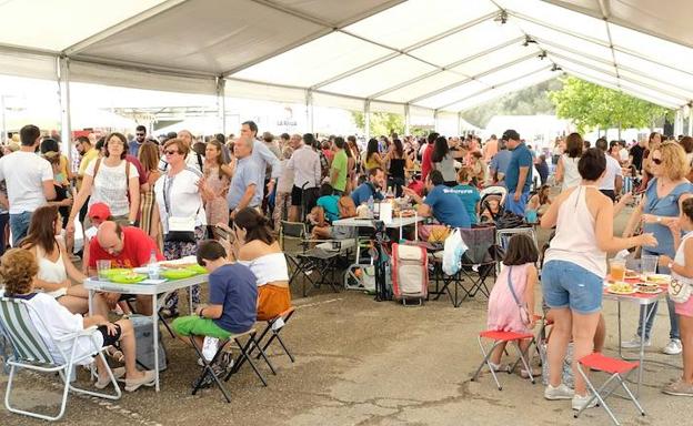 Las casetas regionales abren sus puertas en Valladolid a ritmo de tambores y gaitas