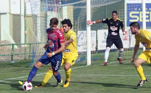Conde y Mika marcan en el triunfo de La Segoviana ante La Bañeza