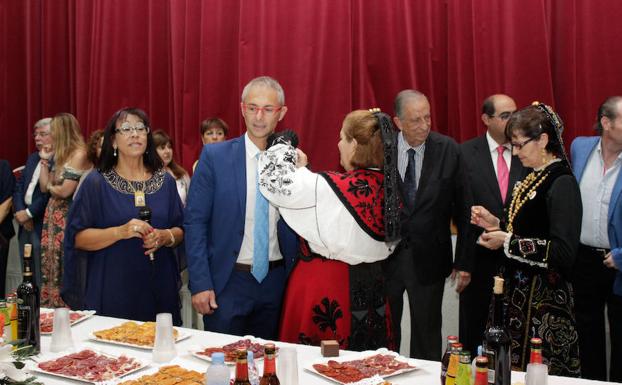 El movimiento vecinal de Comuneros premia a la USAL y al Casino