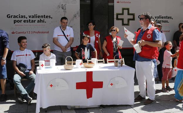 Cruz Roja recauda más de 4.000 euros en el Día de la Banderita