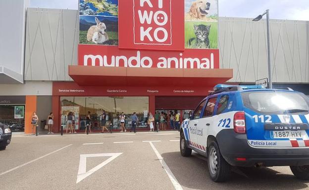 Una nevera activa el protocolo antiterrorista en Río Shopping al ser confundida con una maleta bomba