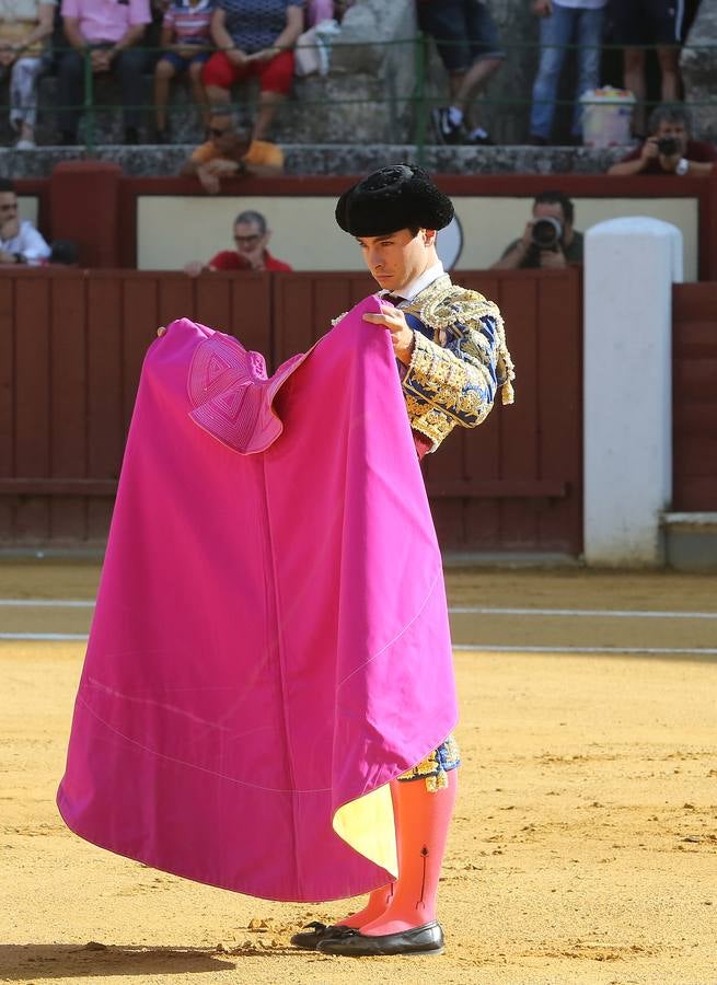Toñete abre la Puerta Grande en la novillada que inauguró la Feria Taurina de Valladolid