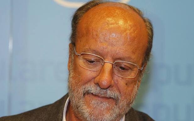 León de la Riva critica el «afán de protagonismo» de Puente al lado de Ronaldo