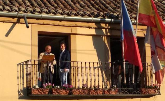 El senador Emilio Álvarez Villazán pregona en Velliza