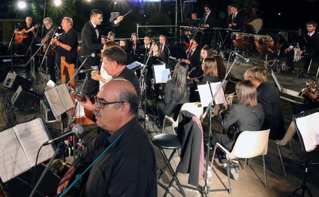 El Nuevo Mester y la Banda de Coca, un matrimonio bien avenido