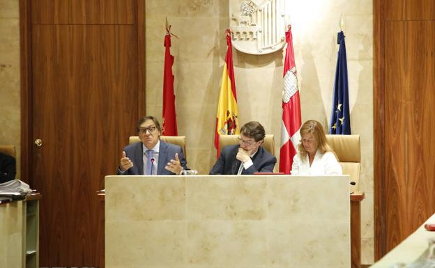 PP y oposición arrinconan sus disputas y aprueban las siete mociones del pleno