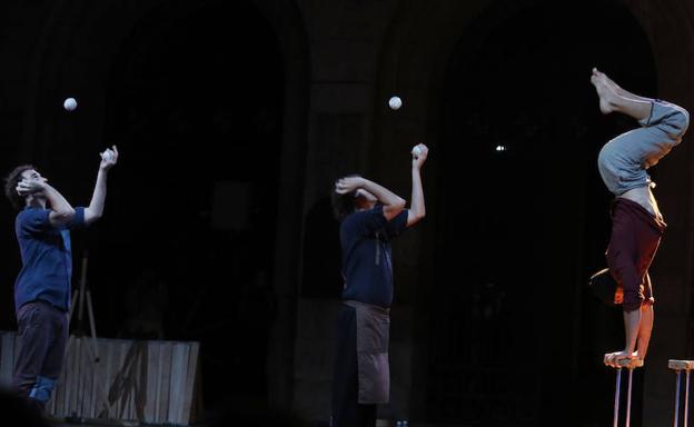 La magia del circo aterriza en la Plaza Mayor de Palencia
