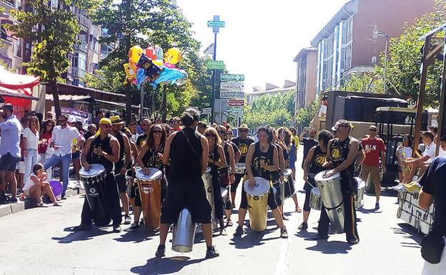 El flamenco y la percusión animan la fiesta en Laguna