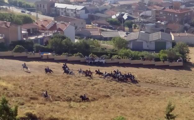 El tercer encierro por el campo de Portillo transcurre a buen ritmo y sin incidentes