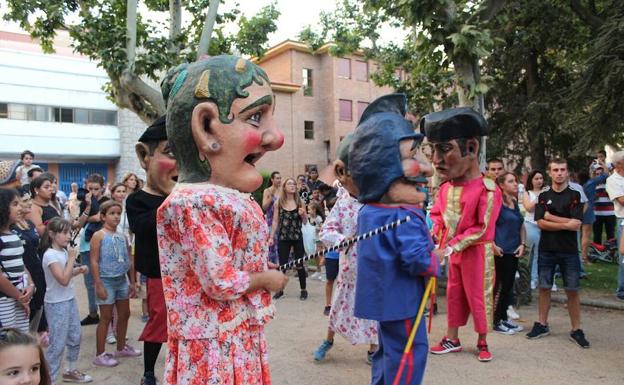 Los cabezudos cumplen con la tradición de más de medio siglo