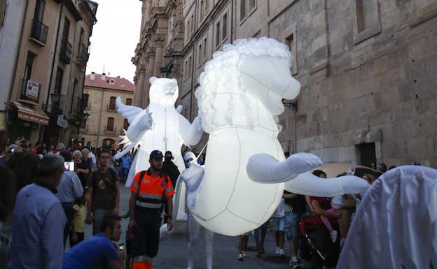 El arte festivo toma la calle