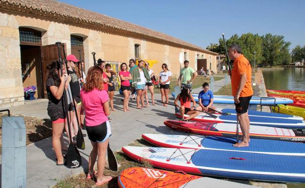 Los equipos femeninos del CPLV y El Salvador disfrutan del Canal de Castilla