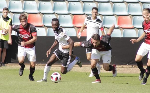 El Salamanca CF UDS logra la primera victoria de la temporada en un partido 'loco' (4-3)