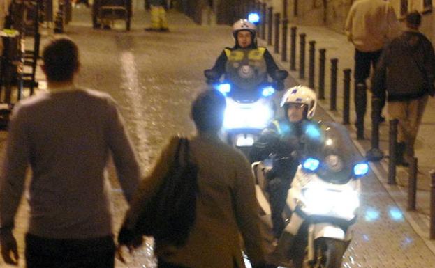 Pega a su mujer, incendia su casa y muere tras tirarse por la ventana de un piso de Madrid