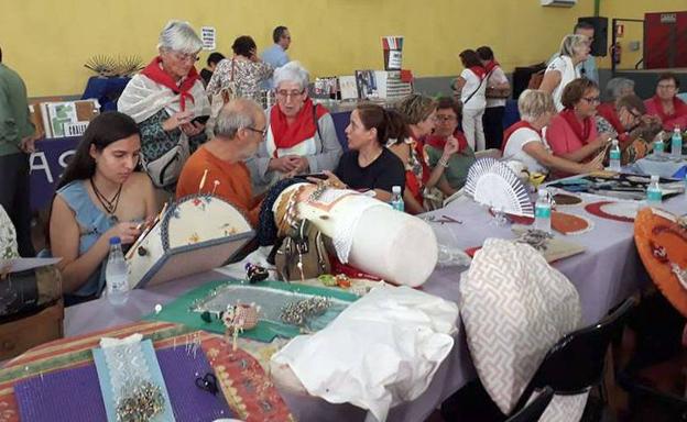esther Maganto, Encajera del Año, en el Ecuentro de Bolillos de Fuenterrebollo