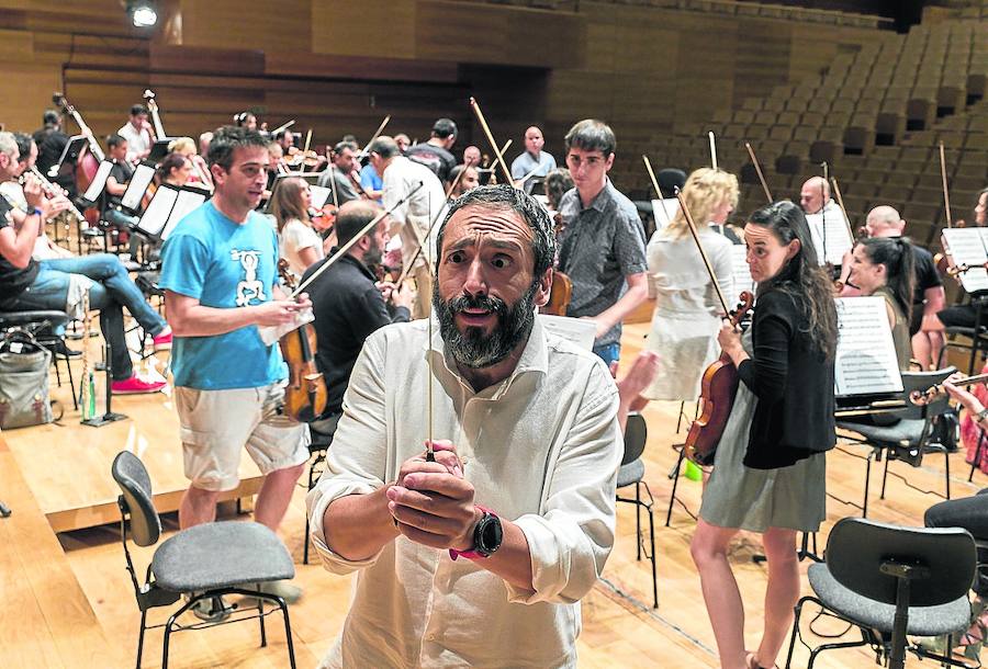 José Manuel Zapata, tenor: «También los adultos tenemos derecho a que nos diviertan con la música clásica»