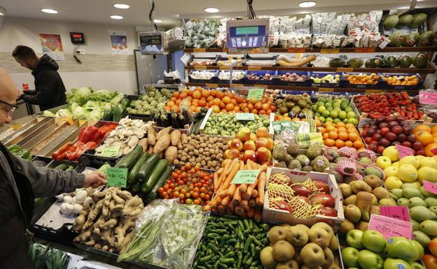 Valladolid tira cada día a la basura 40.000 kilos de comida en buen estado