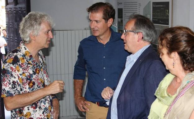 Juan Luis Arsuaga y Araceli Mangas conversan en Palacio Quintanar