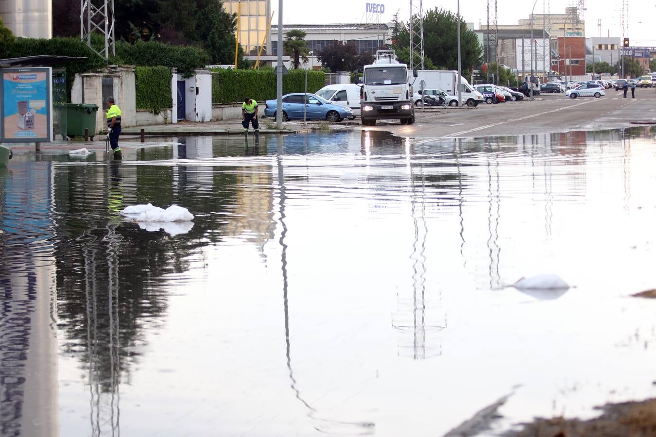 Una fuerte tormenta provoca inundaciones en el polígono de San Cristóbal de Valladolid