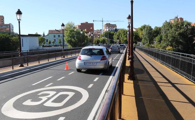 El Puente Mayor de Valladolid incorpora un ciclocarril como colofón a la reforma