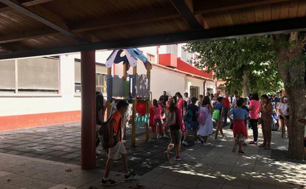 El Consistorio ha concedido 339 becas para libros esta legislatura