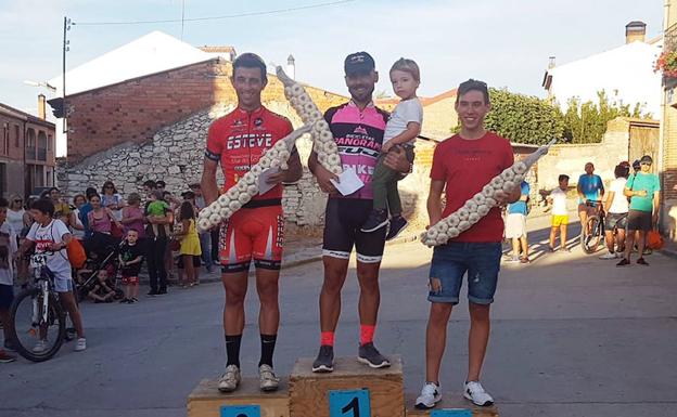 Israel Tapias gana la Contrarreloj Ajo de Vallelado en BTT