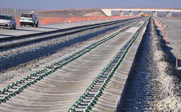 Adif licita los trabajos de tratamiento de carril en el tramo entre Zamora y Pedralba