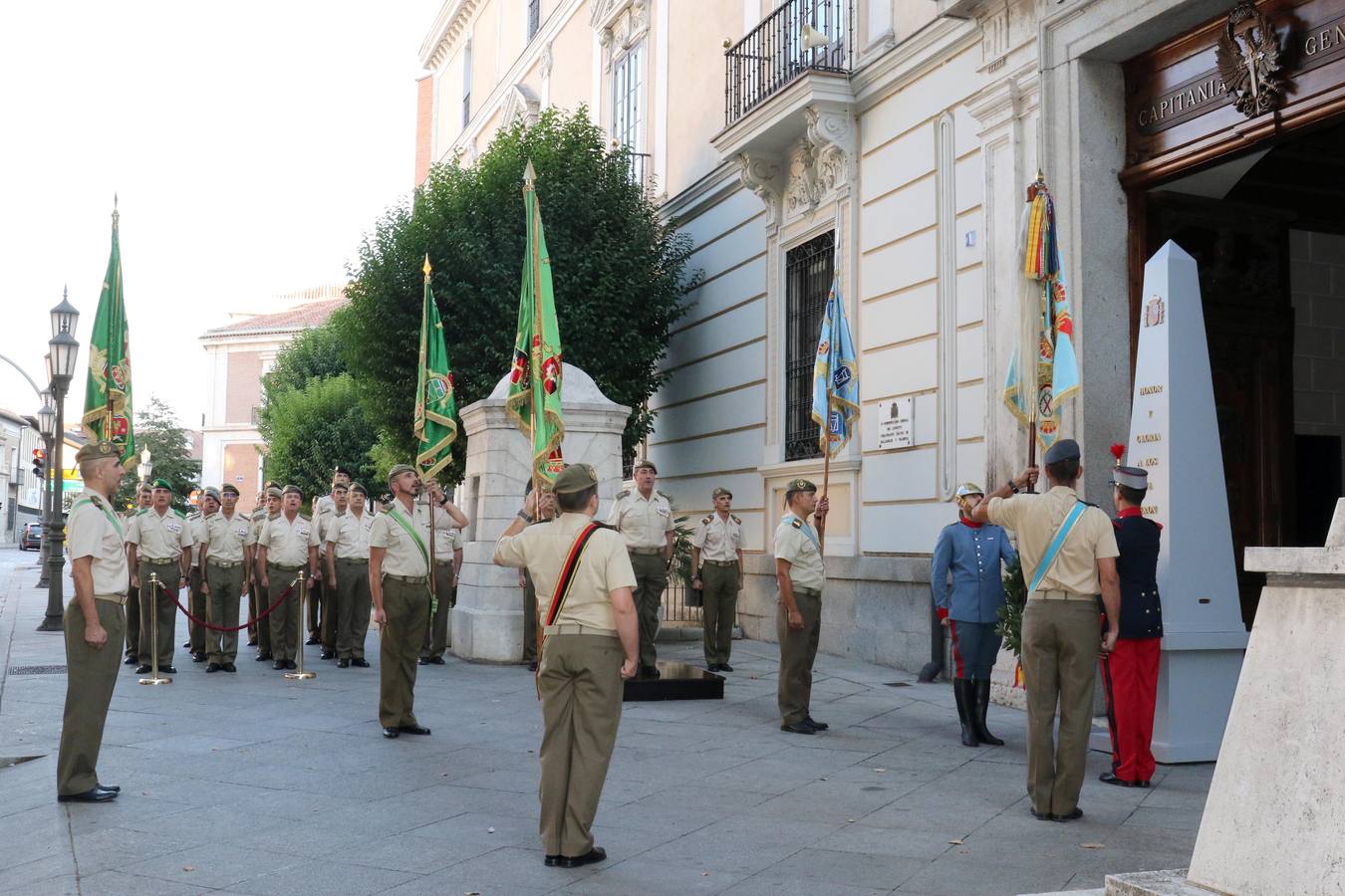Arriado de la bandera en el Palacio Real de Valladolid