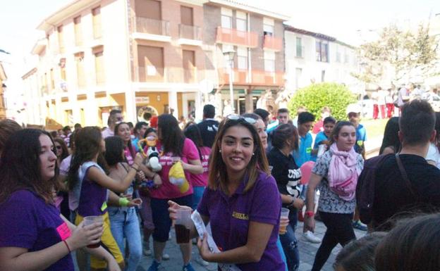 El chupinazo y un multitudinario encierro marcan el inicio de las fiestas en Olmedo