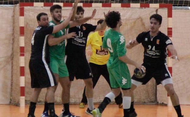 El BM Salamanca, a un paso de puntuar en Avilés (24-23)
