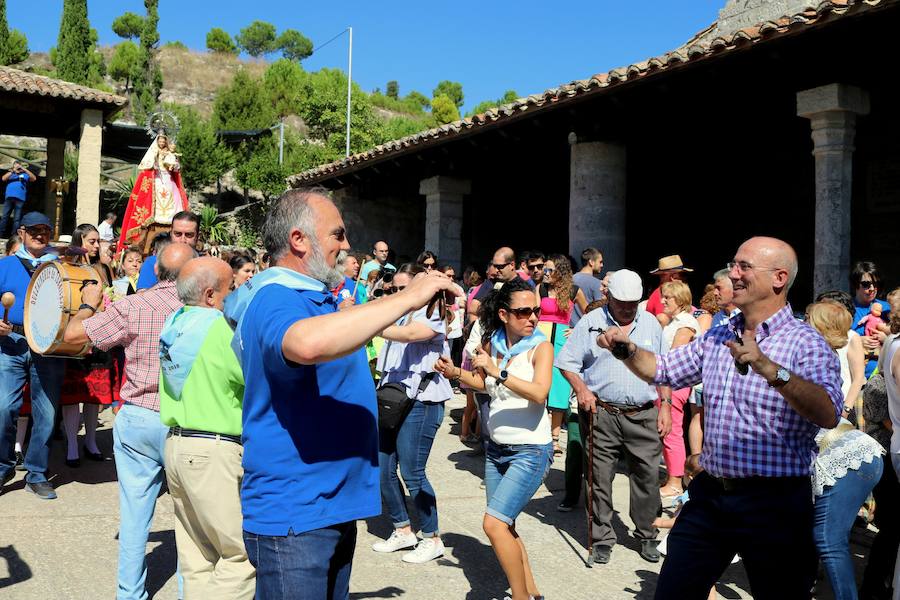 Antigüedad danza a la Virgen de Garón