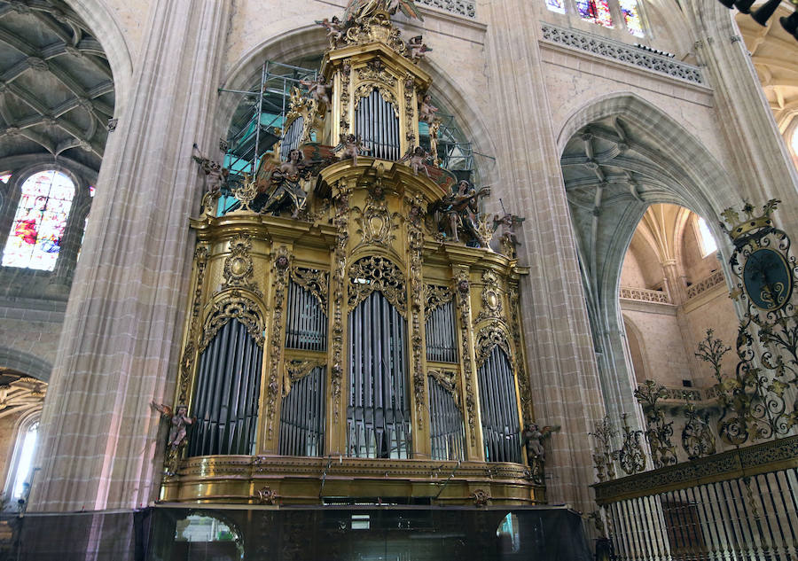 El órgano del Evangelio de la Catedral de Segovia recupera su brillo