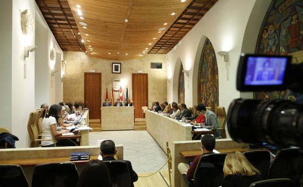 PP y oposición se unen para consensuar la remodelación de la plaza de Barcelona