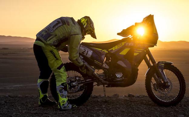 El polvo y dos errores de navegación obligan a Santolino a remontar en el Rally de Marruecos