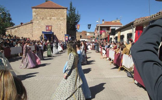 Los vecinos de Aldeatejada vuelven al Renacimiento con la recreación de las Vísperas Nupciales