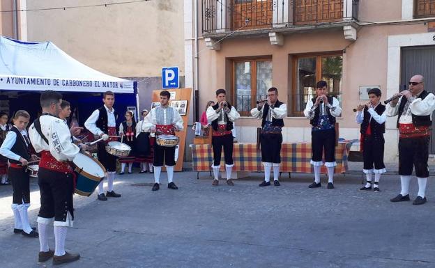 La cultura irlandesa protagoniza la Feria Intercultural de Carbonero el Mayor