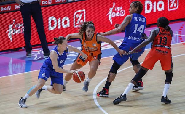 El campeón Avenida arranca sin concesiones ante el Valencia Basket (57-69)