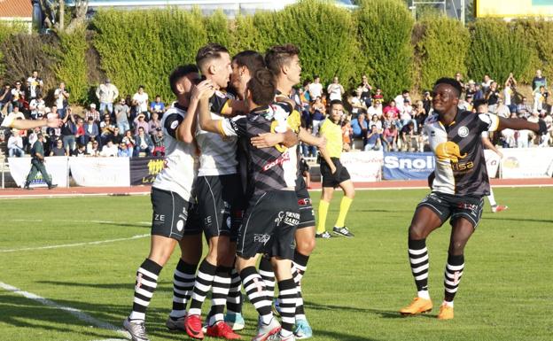 Unionistas y Valladolid B empatan a todo en Las Pistas y se reparten los puntos