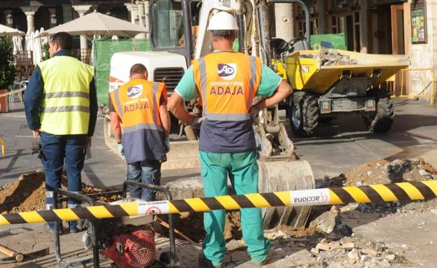 Acciona inicia el desvío de redes en la calle Jesús para acometer el túnel