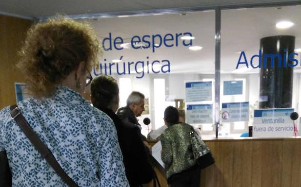 El verano pasa factura y aumenta un 10% la cifra de cirugías pendientes