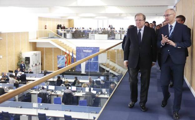 Herrera destaca el arraigo y la apuesta por los jóvenes de la tecnológica Viewnext